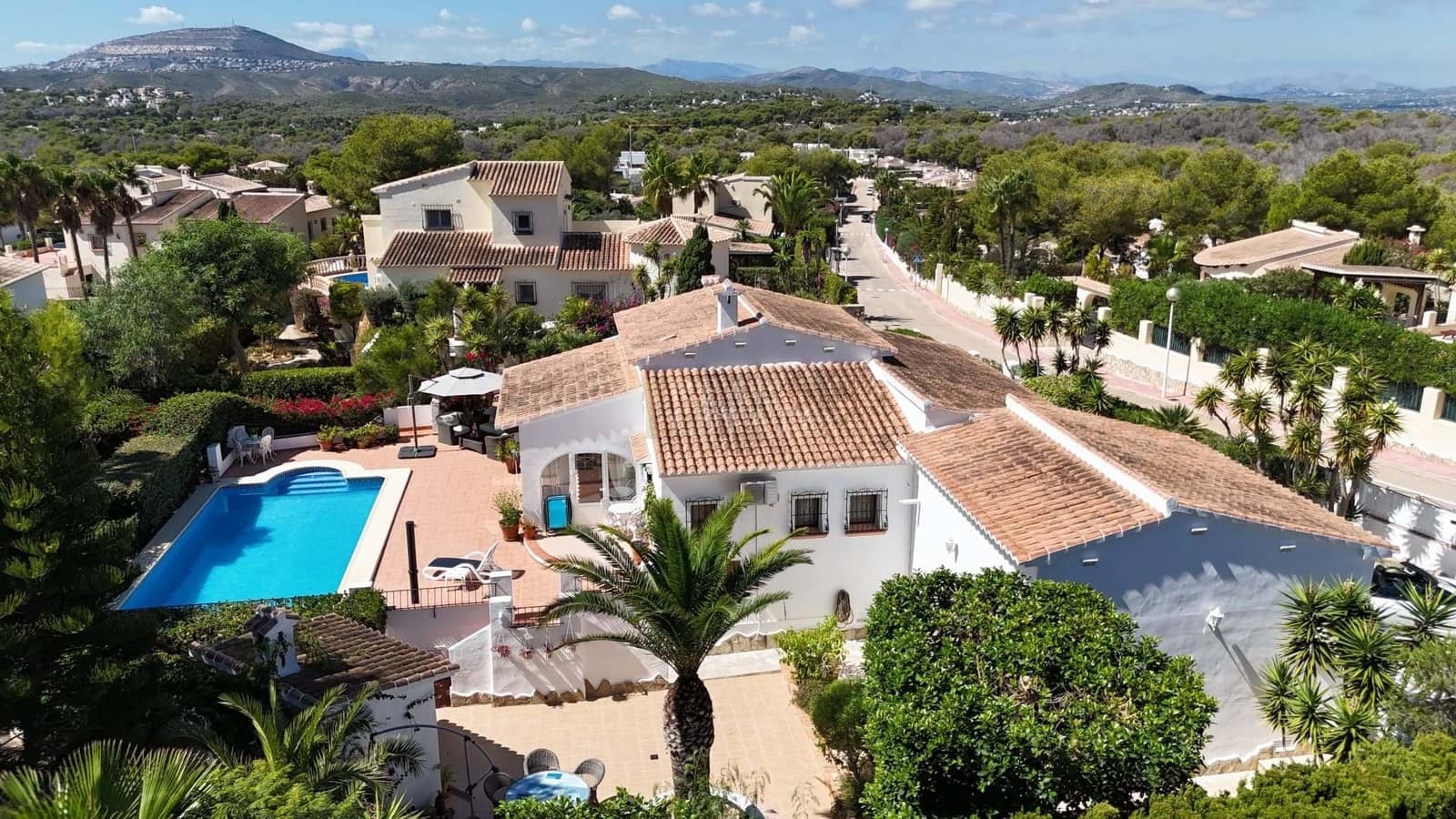 Chalet de 3 habitaciones en Javea / Xàbia en venta con piscina garaje - 725.000 € (Ref: 10049650)