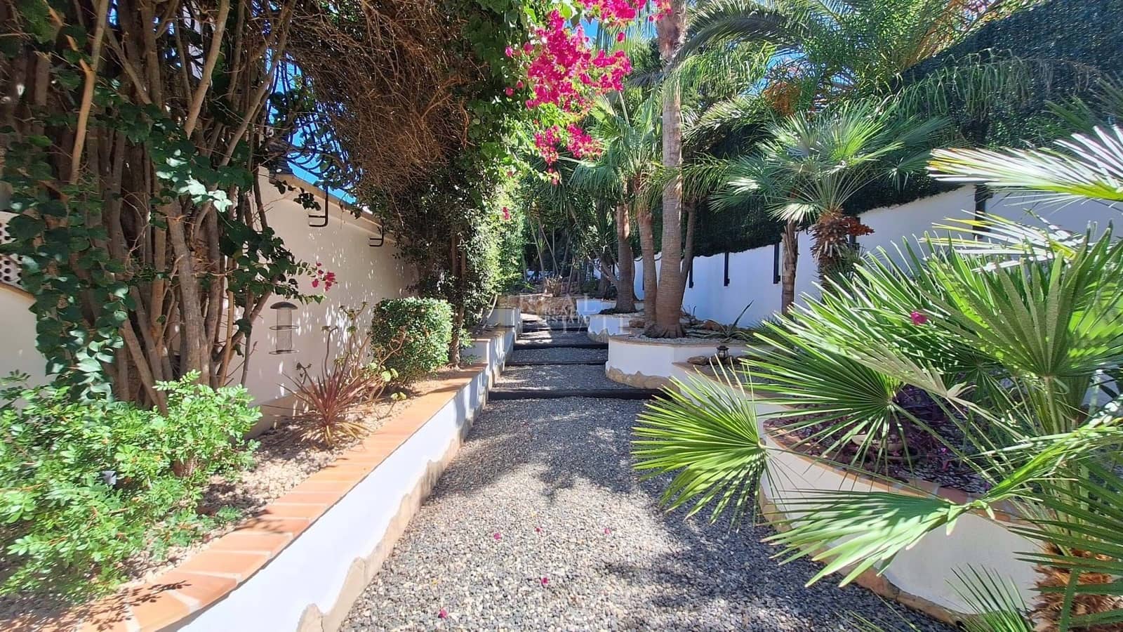 Chalet de 3 habitaciones en Javea / Xàbia en venta con piscina garaje - 725.000 € (Ref: 10049650)