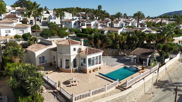 3 Zimmer Villa zu verkaufen in Moraira, Teulada-Moraira mit Pool - 620.000 € (Ref: 10057832)