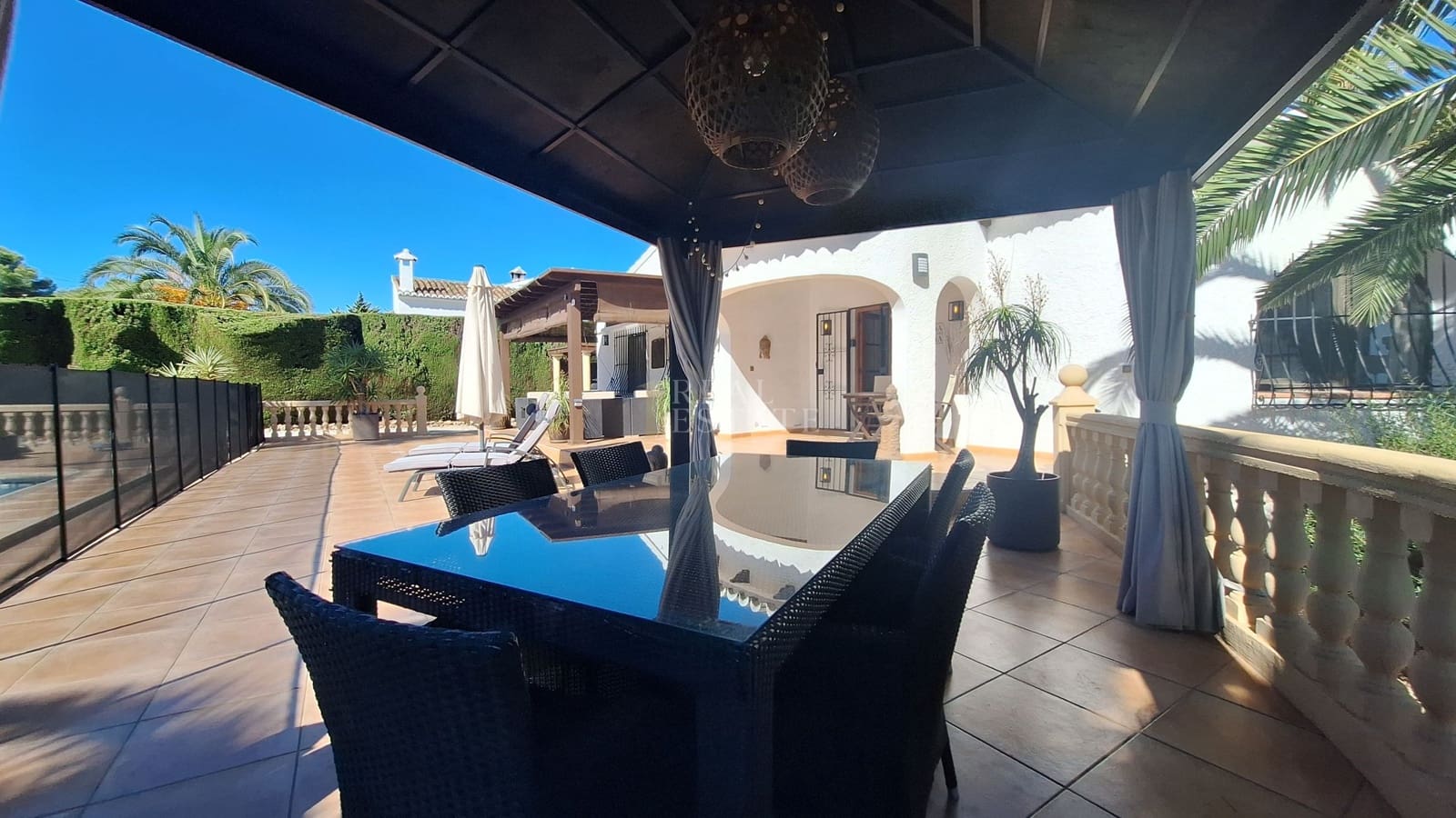 Chalet de 3 habitaciones en Javea / Xàbia en venta con piscina - 675.000 € (Ref: 10076886)