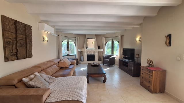 Chalet de 3 habitaciones en Javea / Xàbia en venta con piscina - 675.000 € (Ref: 10076886)