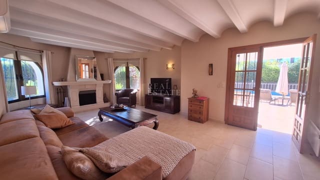 Chalet de 3 habitaciones en Javea / Xàbia en venta con piscina - 675.000 € (Ref: 10076886)