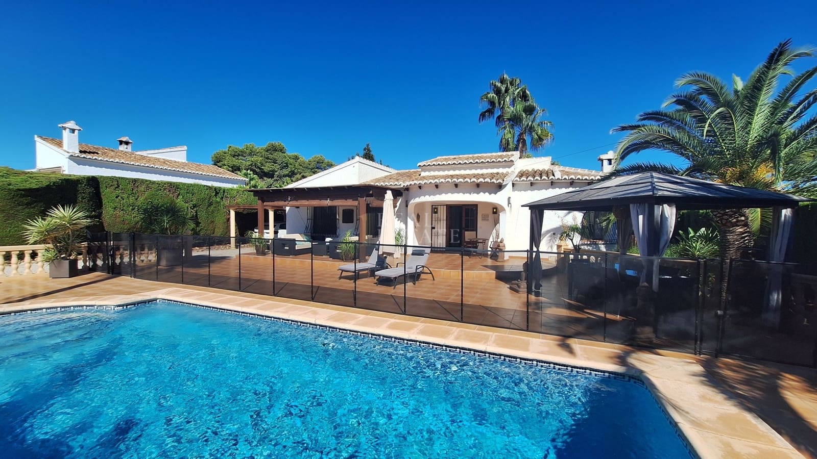 Chalet de 3 habitaciones en Javea / Xàbia en venta con piscina - 675.000 € (Ref: 10076886)
