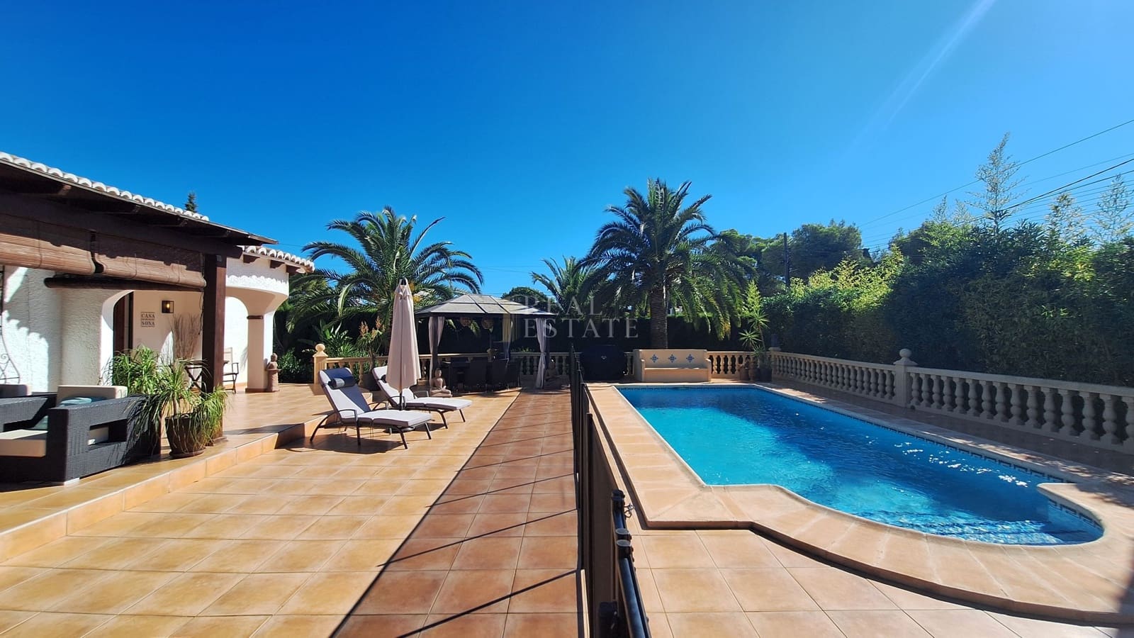Chalet de 3 habitaciones en Javea / Xàbia en venta con piscina - 675.000 € (Ref: 10076886)