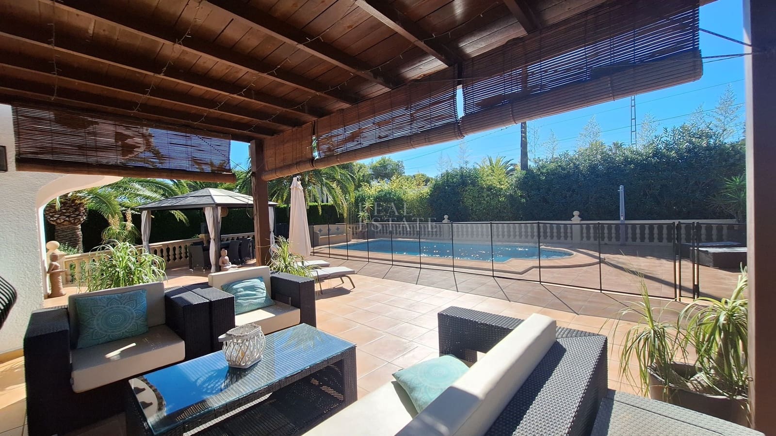 Chalet de 3 habitaciones en Javea / Xàbia en venta con piscina - 675.000 € (Ref: 10076886)