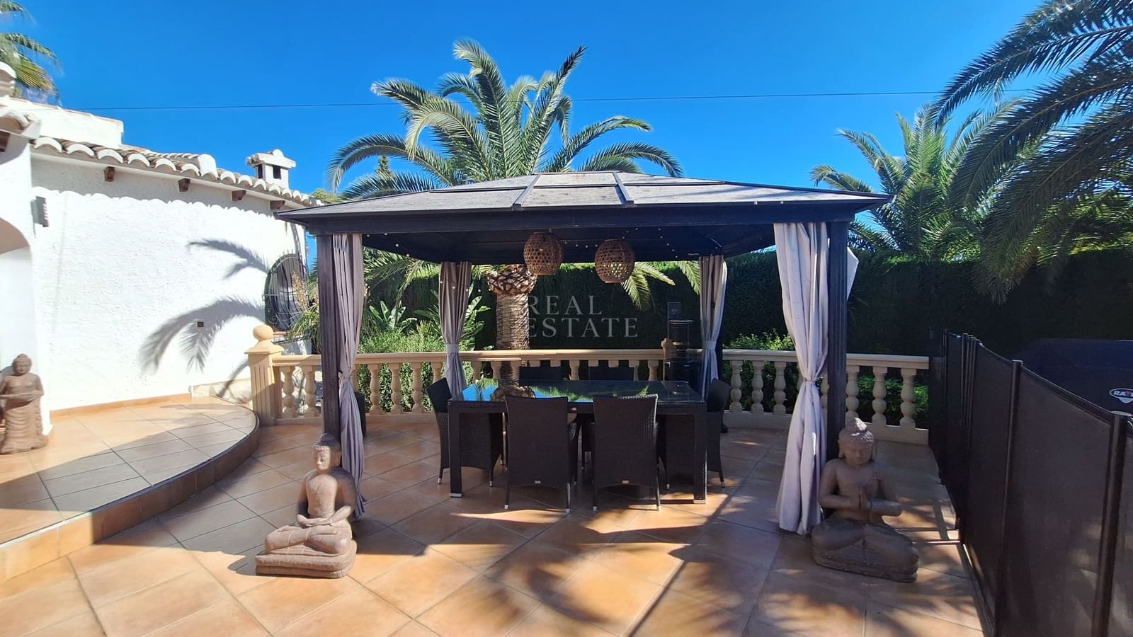 Chalet de 3 habitaciones en Javea / Xàbia en venta con piscina - 675.000 € (Ref: 10076886)