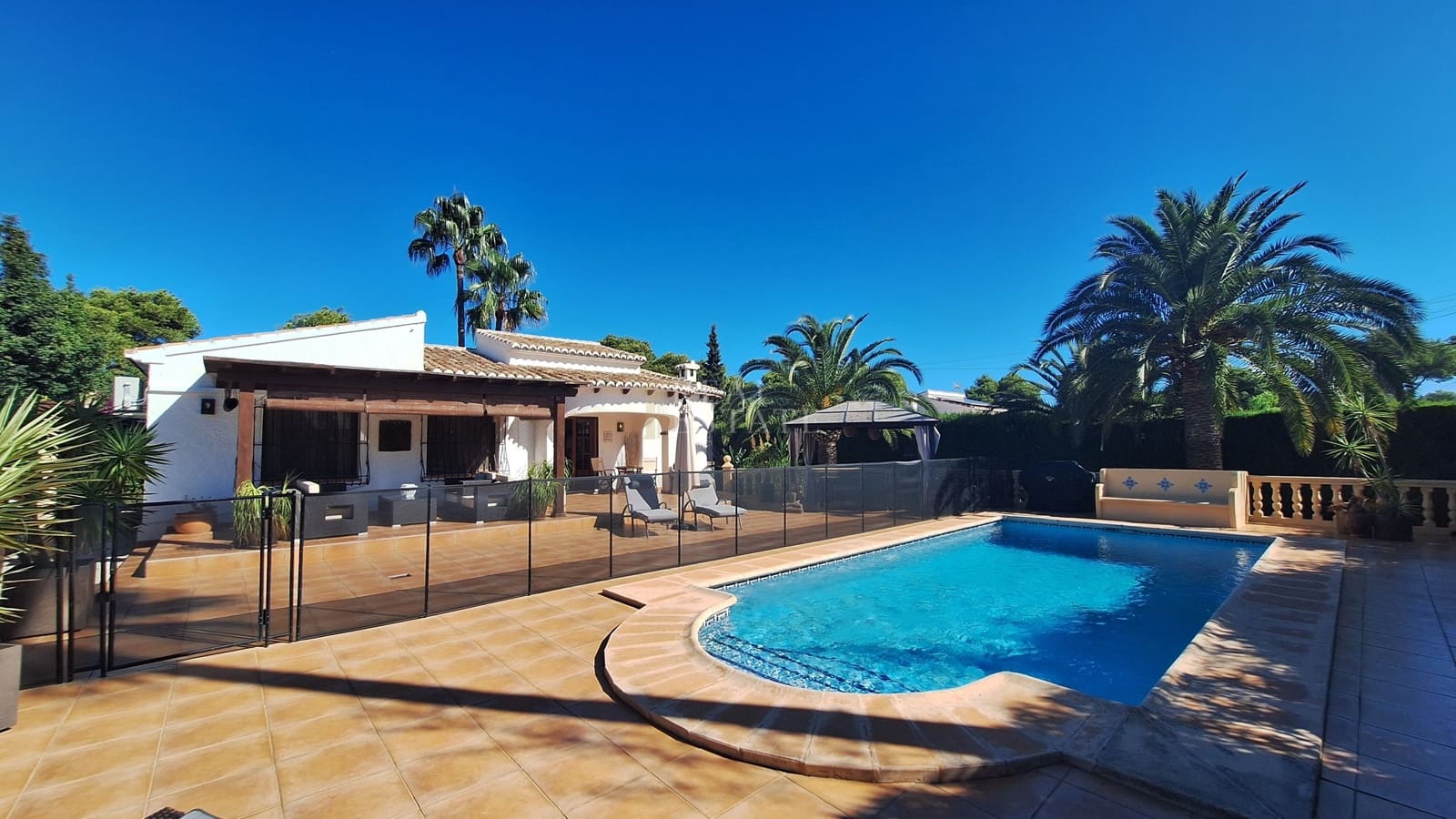 Chalet de 3 habitaciones en Javea / Xàbia en venta con piscina - 675.000 € (Ref: 10076886)