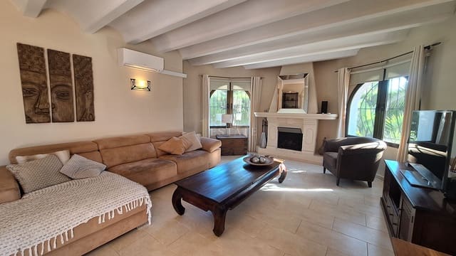 Chalet de 3 habitaciones en Javea / Xàbia en venta con piscina - 675.000 € (Ref: 10076886)