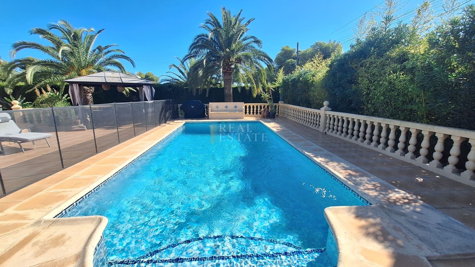 Chalet de 3 habitaciones en Javea / Xàbia en venta con piscina - 675.000 € (Ref: 10076886)