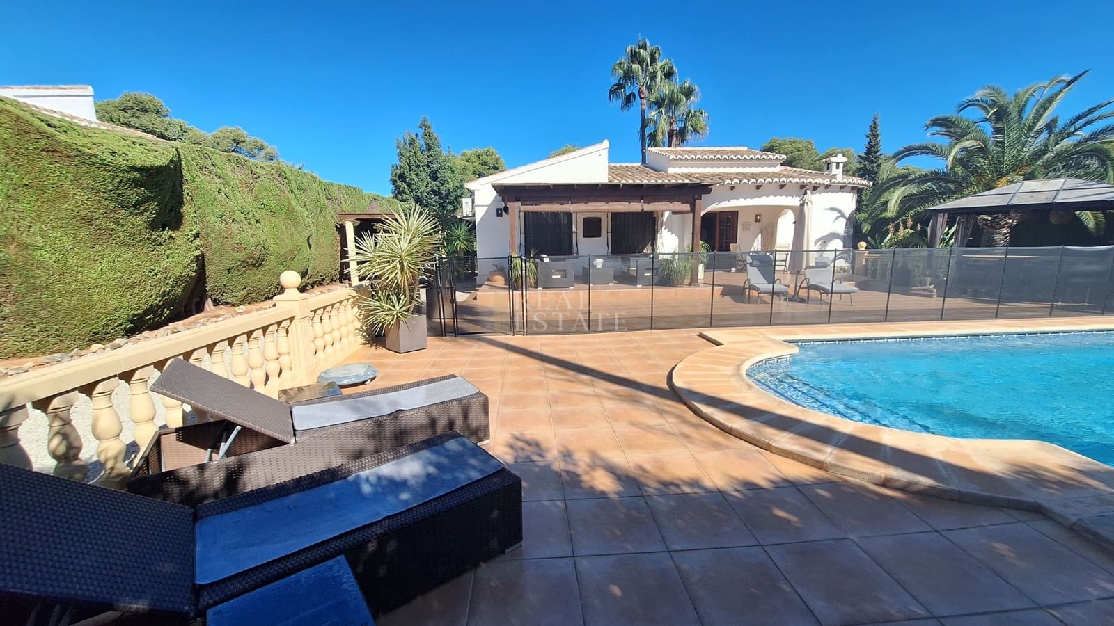 Chalet de 3 habitaciones en Javea / Xàbia en venta con piscina - 675.000 € (Ref: 10076886)