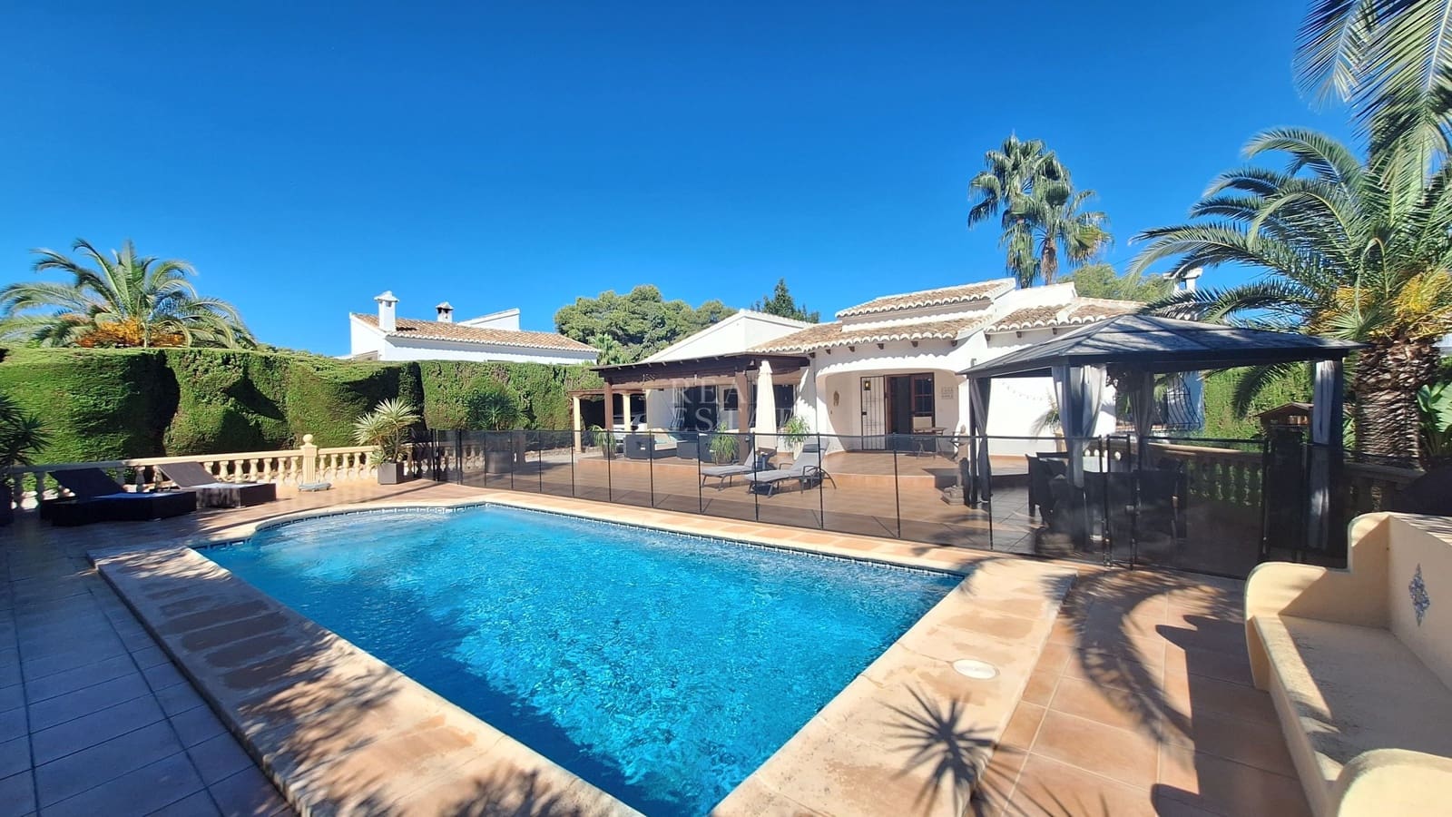 Chalet de 3 habitaciones en Javea / Xàbia en venta con piscina - 675.000 € (Ref: 10076886)