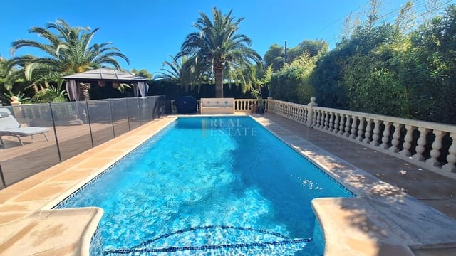 Chalet de 3 habitaciones en Javea / Xàbia en venta con piscina - 675.000 € (Ref: 10076886)