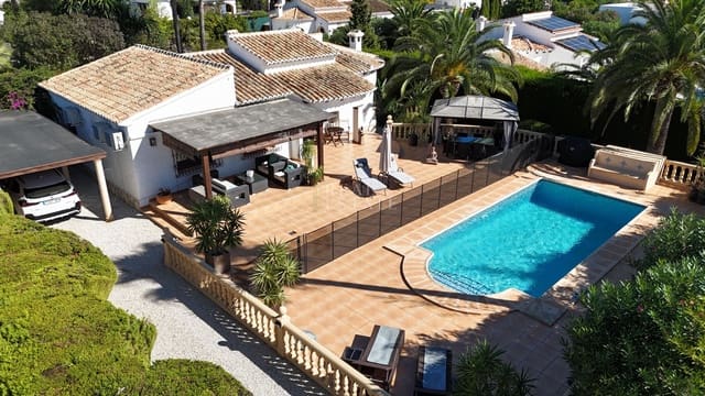 Chalet de 3 habitaciones en Javea / Xàbia en venta con piscina - 675.000 € (Ref: 10076886)