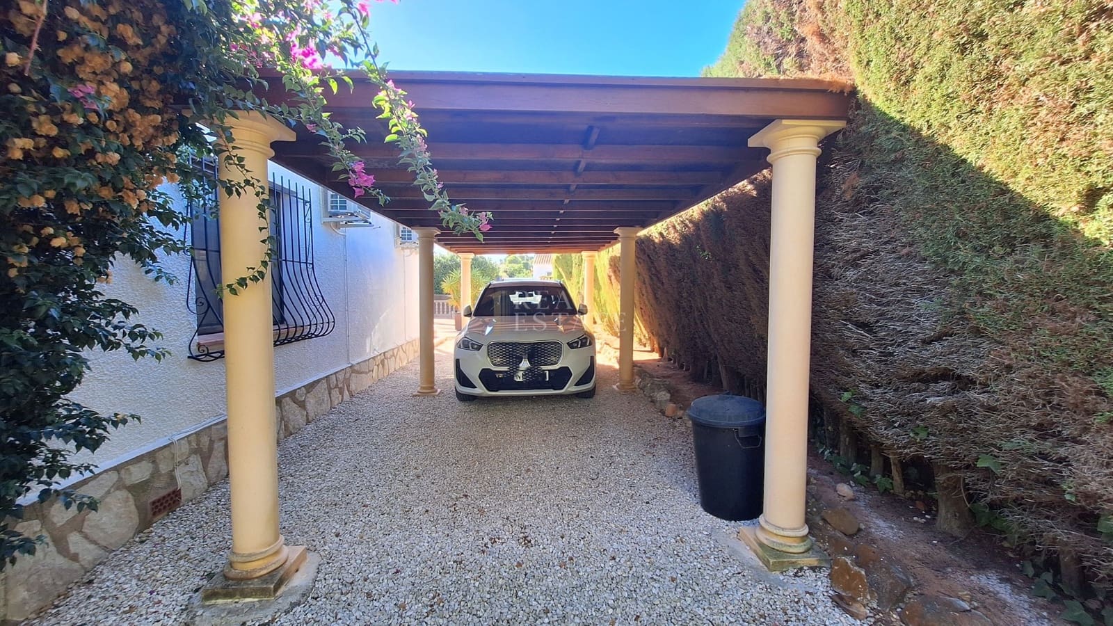 Chalet de 3 habitaciones en Javea / Xàbia en venta con piscina - 675.000 € (Ref: 10076886)