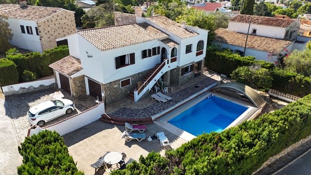 5 makuuhuone Huvila myytävänä paikassa Calpe / Calp mukana uima-altaan 
autotalli - 625 000 € (Ref: 10101390)