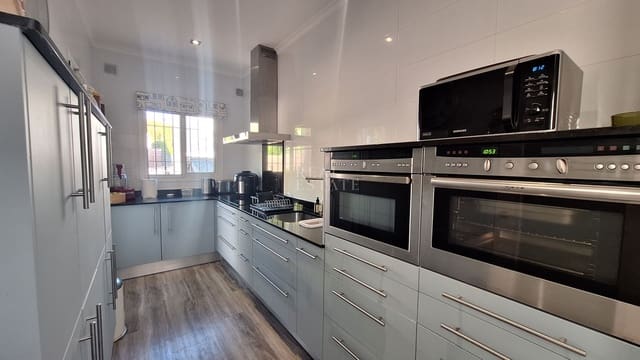 3 slaapkamer Villa te koop in Sagra met zwembad garage - € 375.000 (Ref: 10154159)