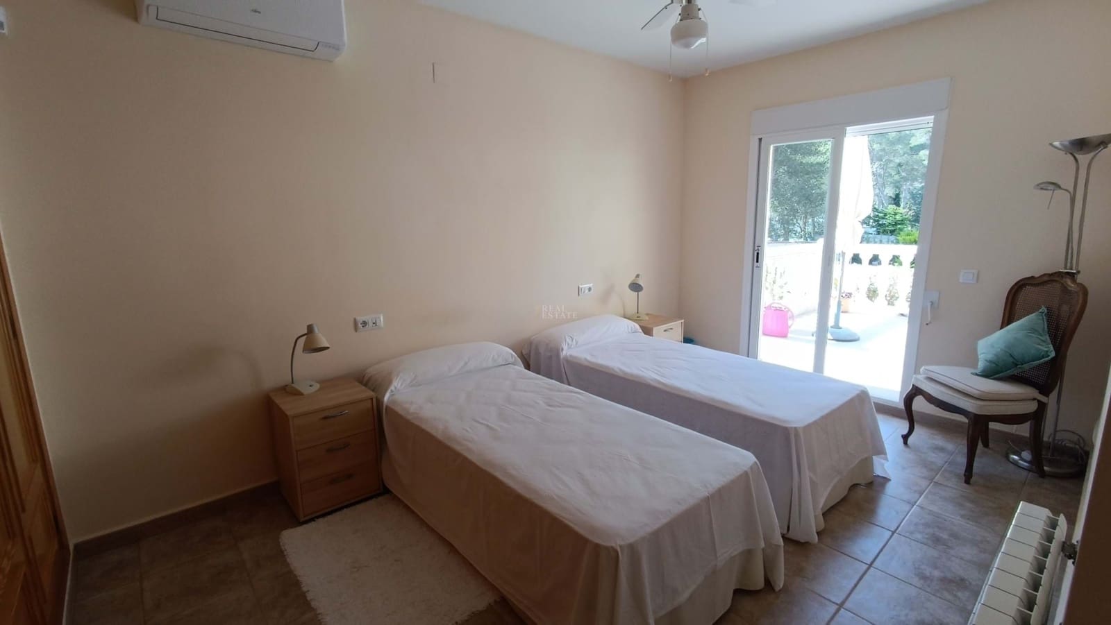 4 bedroom Villa for sale in Barx with pool garage - € 475,000 (Ref: 8555423)