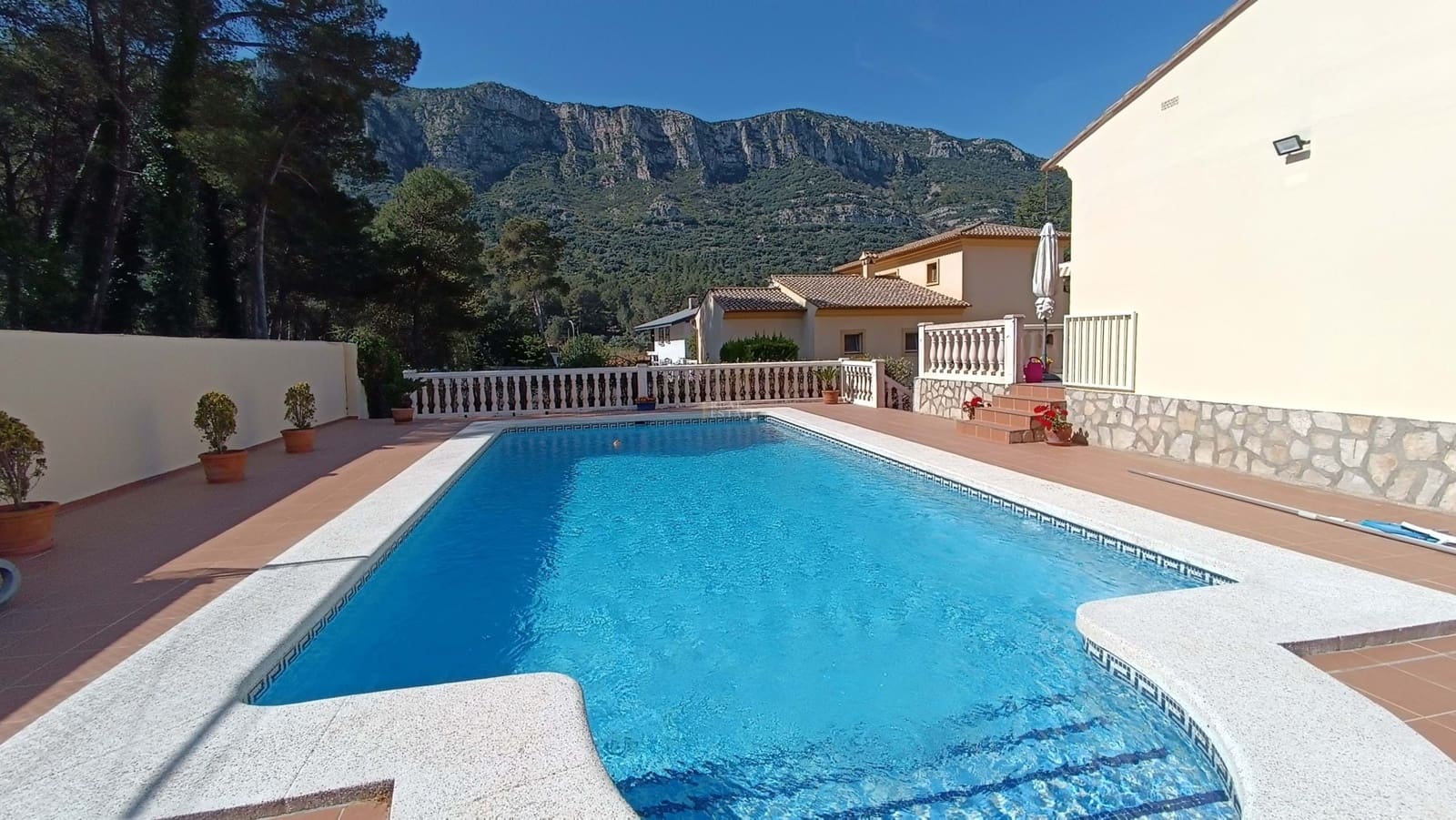 4 bedroom Villa for sale in Barx with pool garage - € 475,000 (Ref: 8555423)