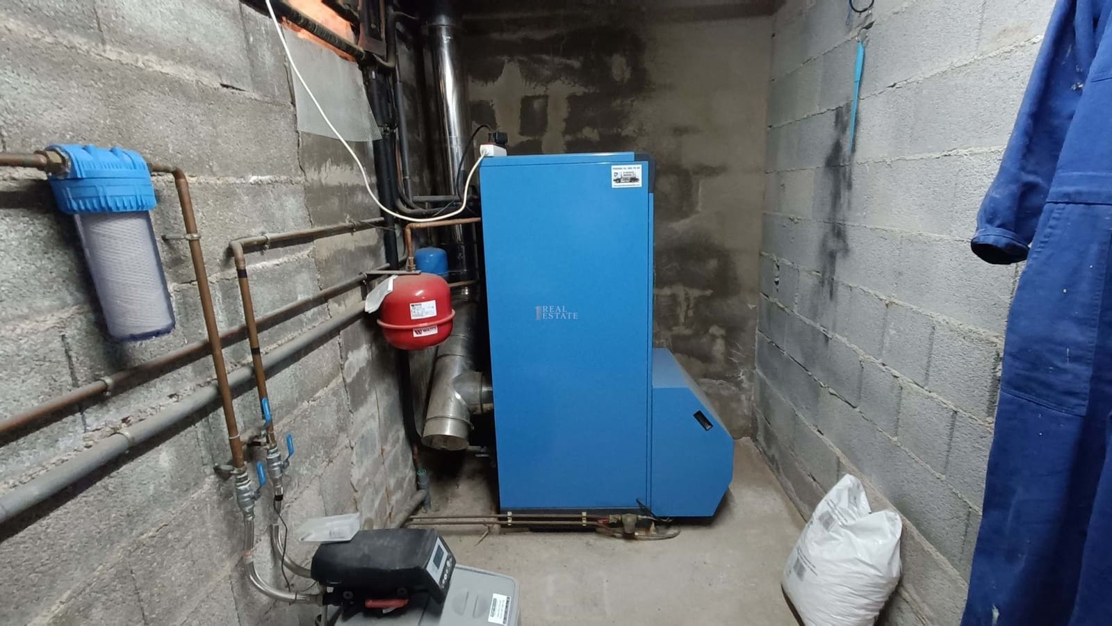 4 bedroom Villa for sale in Barx with pool garage - € 475,000 (Ref: 8555423)