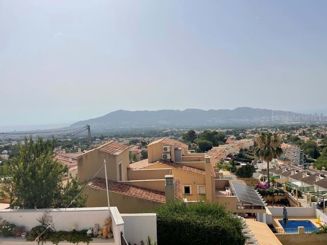 Chalet de 6 habitaciones en La Nucia en venta con piscina garaje - 650.000 € (Ref: 8555442)