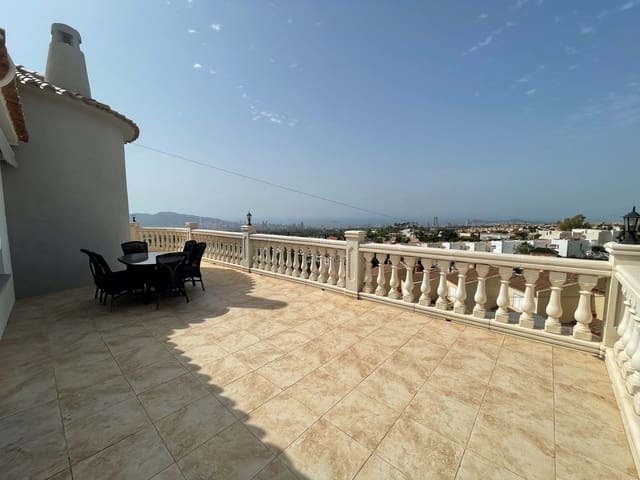 Chalet de 6 habitaciones en La Nucia en venta con piscina garaje - 650.000 € (Ref: 8555442)