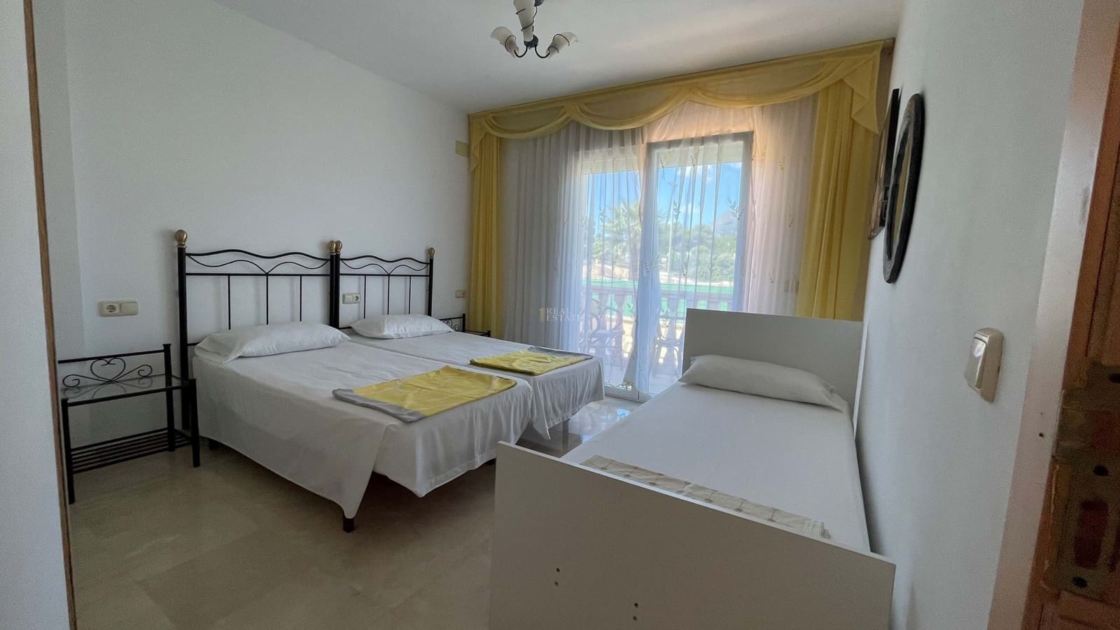 4 bedroom Villa for sale in Alfaz del Pi / L'Alfas del Pi with pool garage - € 1,250,000 (Ref: 8555459)