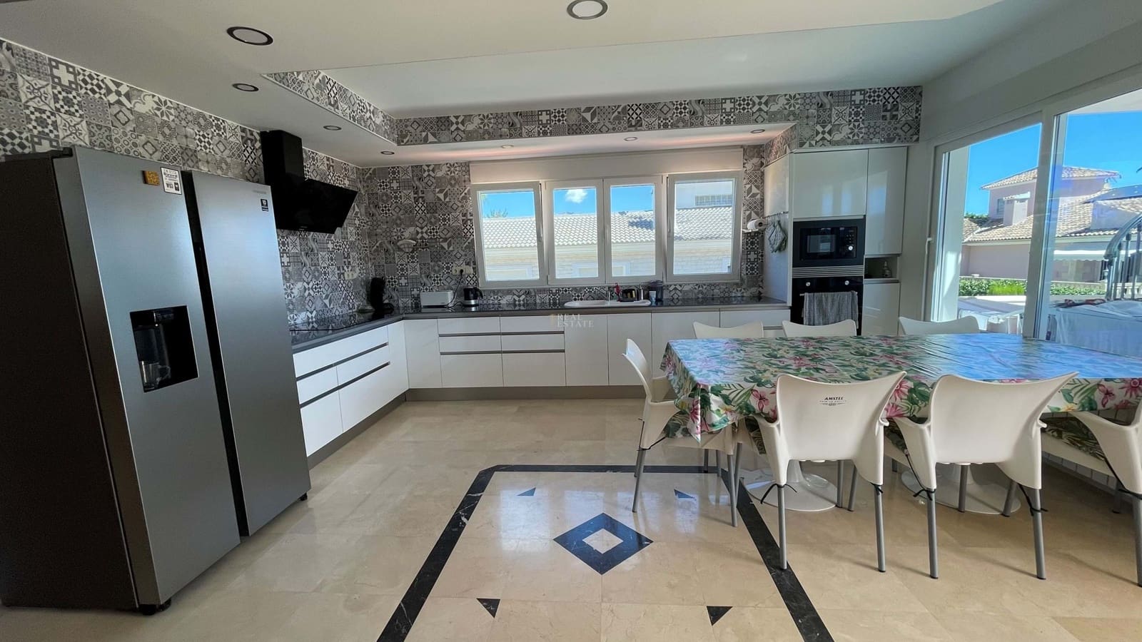 4 bedroom Villa for sale in Alfaz del Pi / L'Alfas del Pi with pool garage - € 1,250,000 (Ref: 8555459)