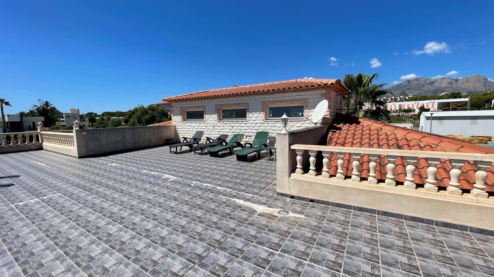 4 bedroom Villa for sale in Alfaz del Pi / L'Alfas del Pi with pool garage - € 1,250,000 (Ref: 8555459)