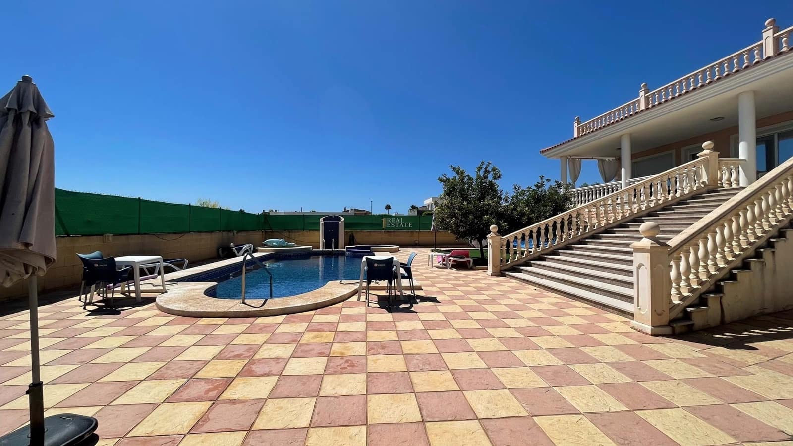 4 bedroom Villa for sale in Alfaz del Pi / L'Alfas del Pi with pool garage - € 1,250,000 (Ref: 8555459)
