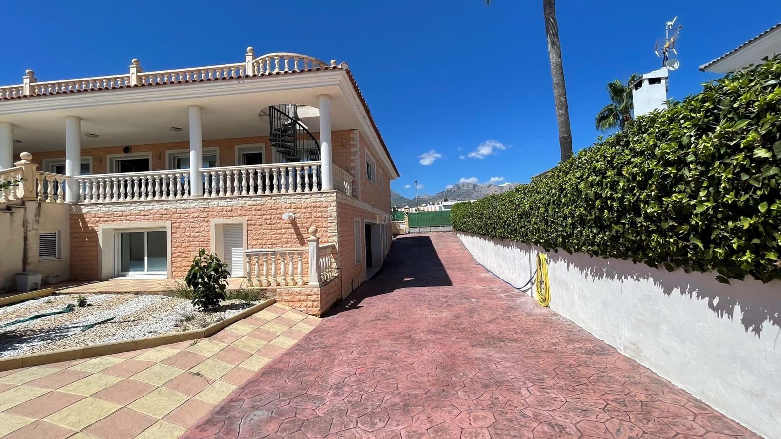 4 bedroom Villa for sale in Alfaz del Pi / L'Alfas del Pi with pool garage - € 1,250,000 (Ref: 8555459)