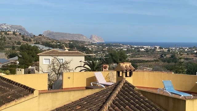 Chalet de 4 habitaciones en La Nucia en venta con piscina garaje - 470.000 € (Ref: 8555479)