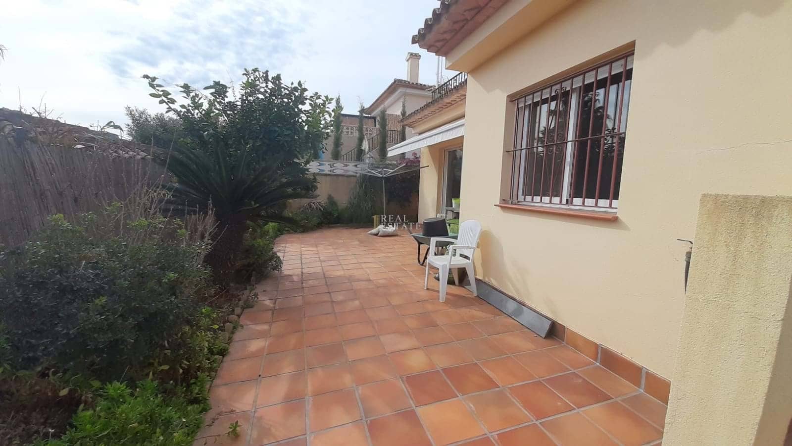 Chalet de 4 habitaciones en La Nucia en venta con piscina garaje - 470.000 € (Ref: 8555479)