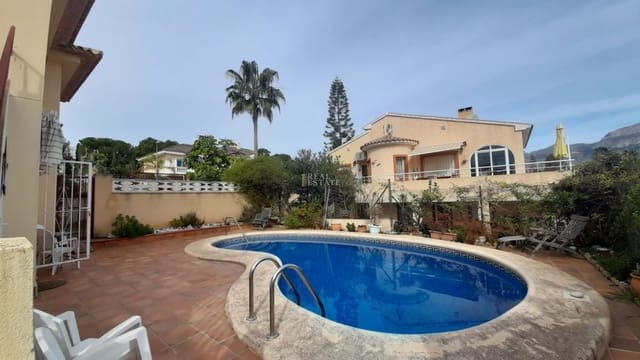 Chalet de 4 habitaciones en La Nucia en venta con piscina garaje - 470.000 € (Ref: 8555479)