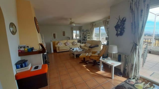 Chalet de 4 habitaciones en La Nucia en venta con piscina garaje - 470.000 € (Ref: 8555479)