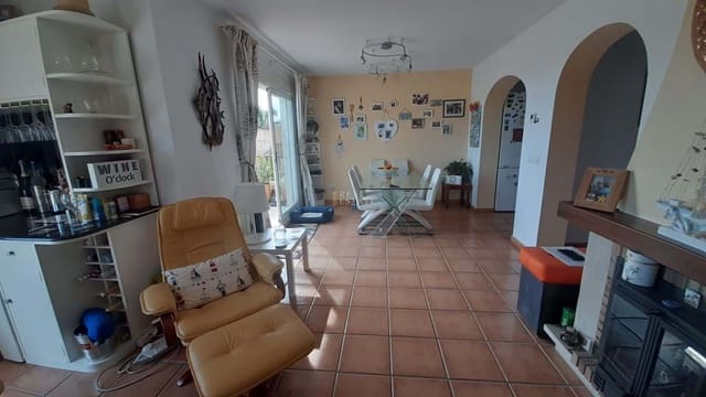 Chalet de 4 habitaciones en La Nucia en venta con piscina garaje - 470.000 € (Ref: 8555479)