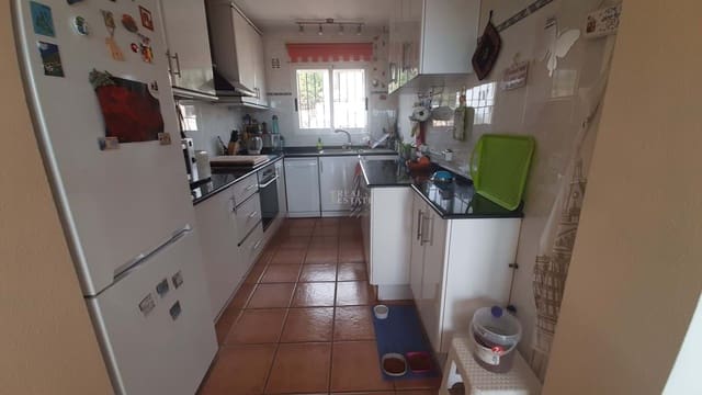 Chalet de 4 habitaciones en La Nucia en venta con piscina garaje - 470.000 € (Ref: 8555479)