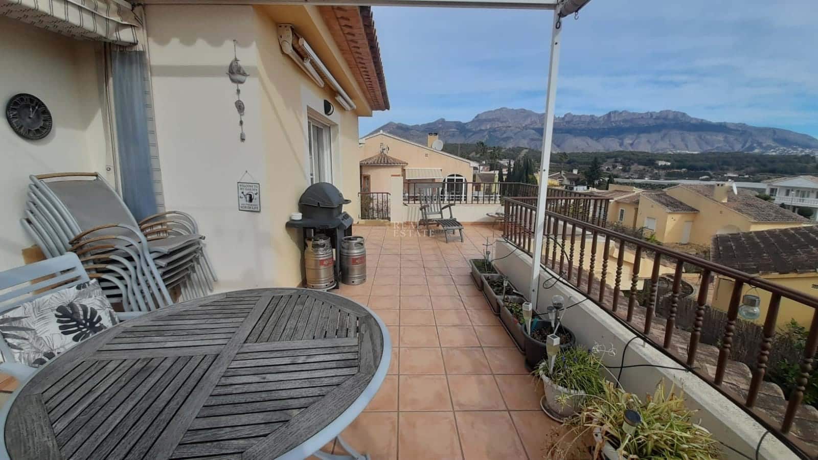 Chalet de 4 habitaciones en La Nucia en venta con piscina garaje - 470.000 € (Ref: 8555479)