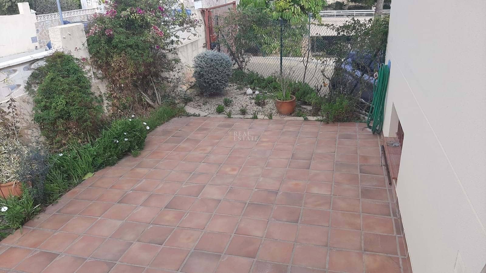 Chalet de 4 habitaciones en La Nucia en venta con piscina garaje - 470.000 € (Ref: 8555479)