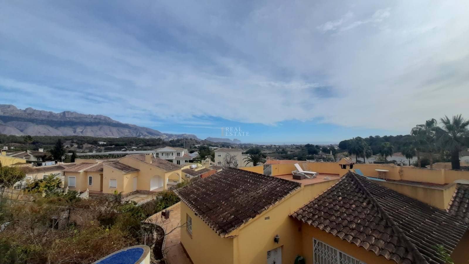 Chalet de 4 habitaciones en La Nucia en venta con piscina garaje - 470.000 € (Ref: 8555479)