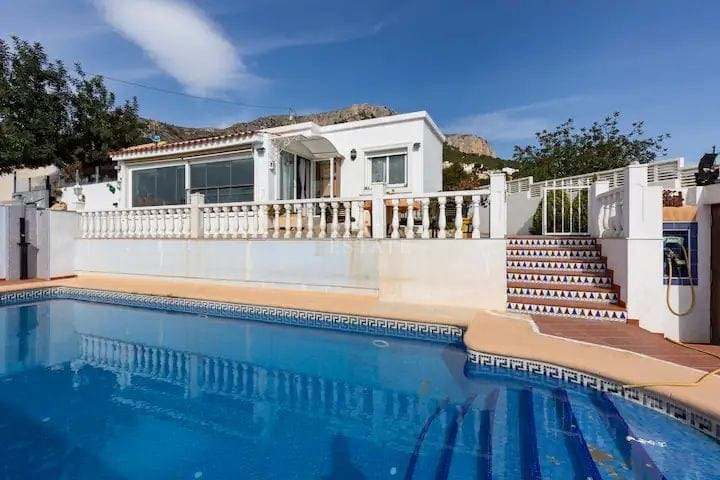 Chalet de 7 habitaciones en Calpe / Calp en venta con piscina garaje - 840.000 € (Ref: 8555490)