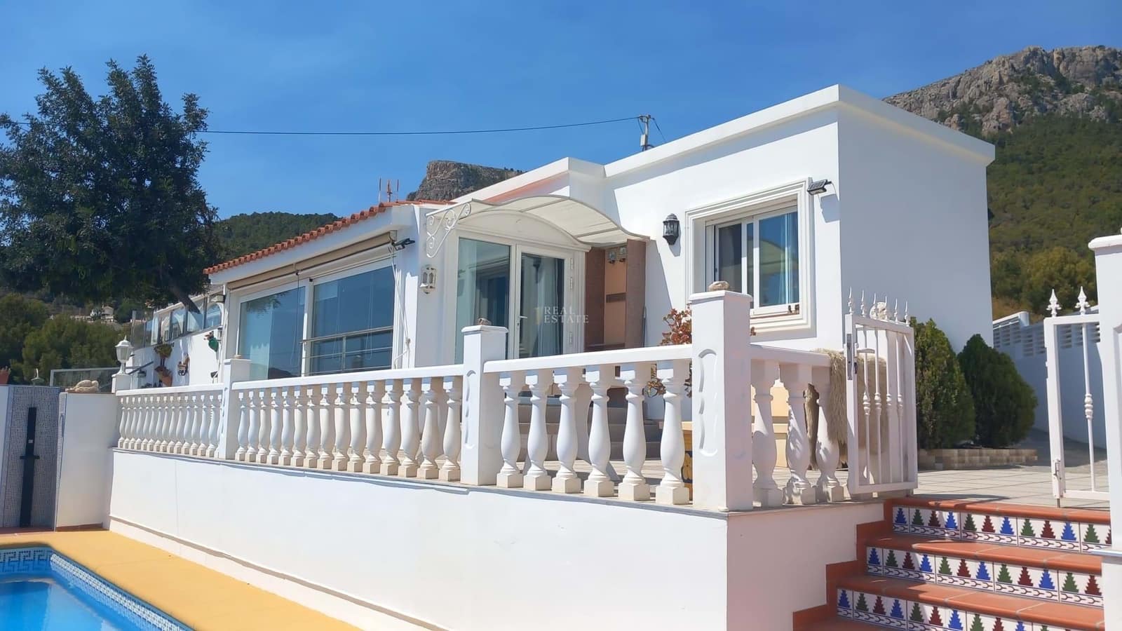 Chalet de 7 habitaciones en Calpe / Calp en venta con piscina garaje - 840.000 € (Ref: 8555490)