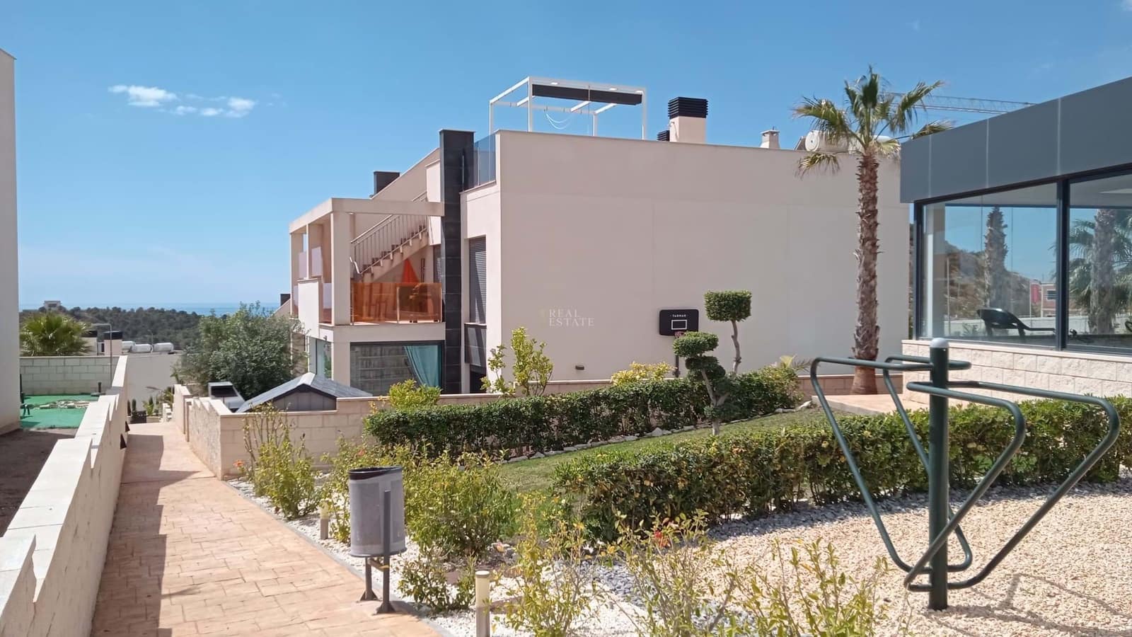 Apartamento de 3 habitaciones en Finestrat en venta con piscina garaje - 389.000 € (Ref: 8555495)