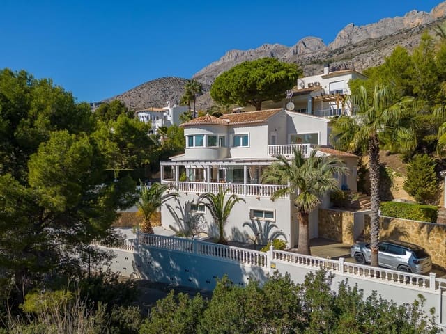 Chalet de 4 habitaciones en Altea en venta con piscina garaje - 1.100.000 € (Ref: 8555517)