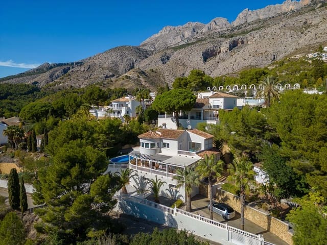 Chalet de 4 habitaciones en Altea en venta con piscina garaje - 1.100.000 € (Ref: 8555517)