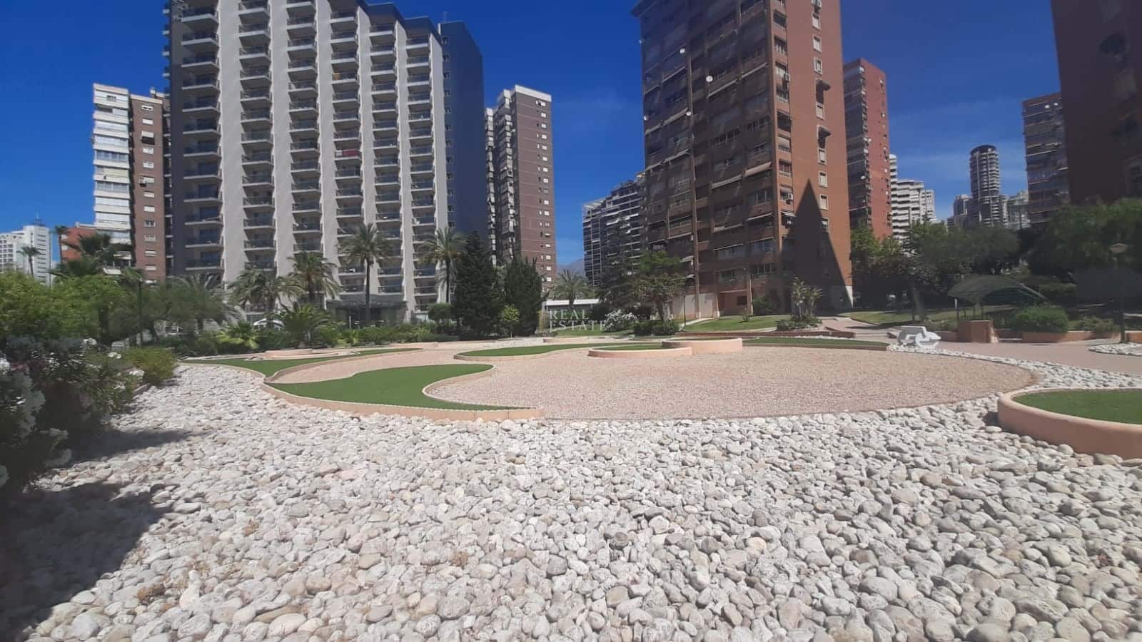 4 bedroom Apartment for sale in Benidorm with pool garage - € 495,000 (Ref: 8555519)