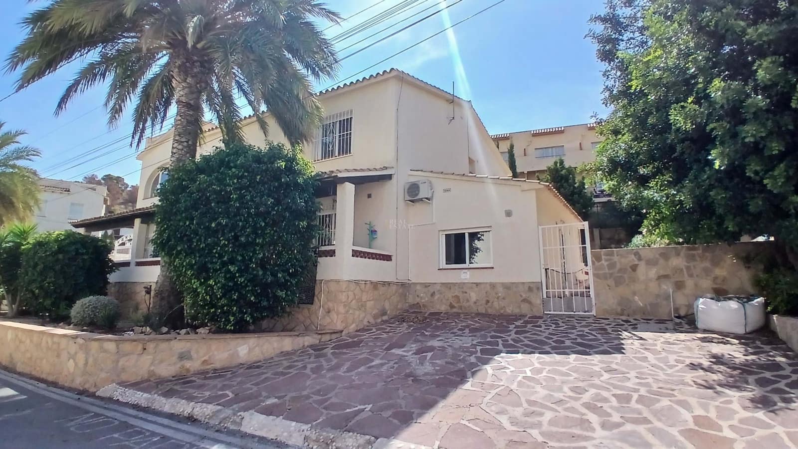 9 bedroom Villa for sale in Alfaz del Pi / L'Alfas del Pi with pool garage - € 799,950 (Ref: 8555552)