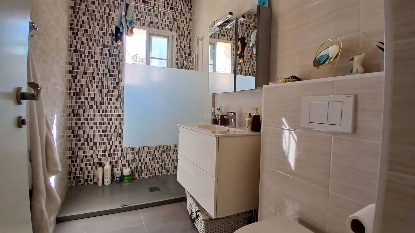 9 bedroom Villa for sale in Alfaz del Pi / L'Alfas del Pi with pool garage - € 799,950 (Ref: 8555552)