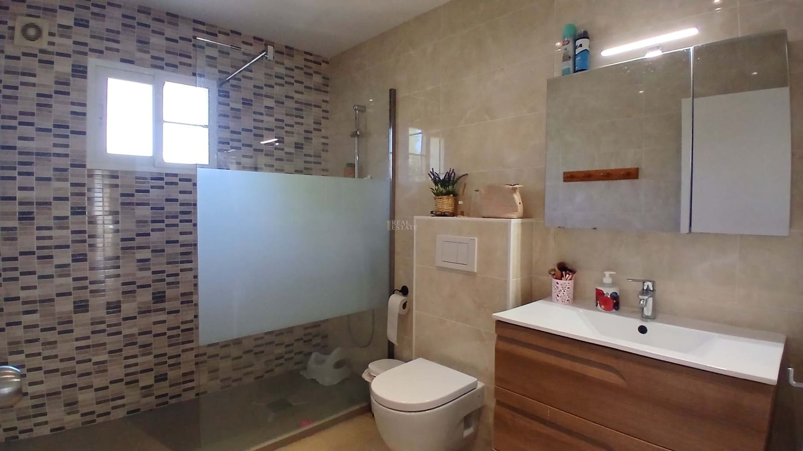 9 bedroom Villa for sale in Alfaz del Pi / L'Alfas del Pi with pool garage - € 799,950 (Ref: 8555552)