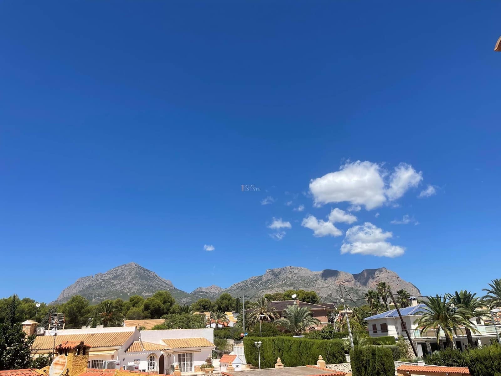 Chalet de 4 habitaciones en La Nucia en venta con piscina garaje - 450.000 € (Ref: 8568692)