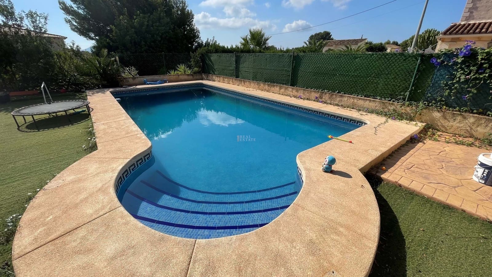 Chalet de 4 habitaciones en La Nucia en venta con piscina garaje - 450.000 € (Ref: 8568692)